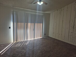 4020 Tricia Way in North Highlands, CA - Foto de edificio - Building Photo