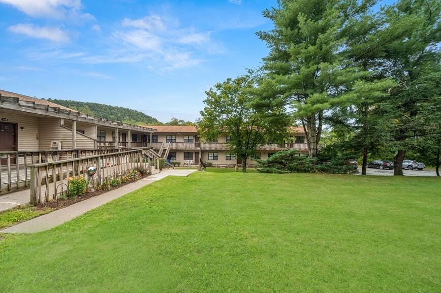 Mountain View Apartments in Fallsburg, NY - Foto de edificio