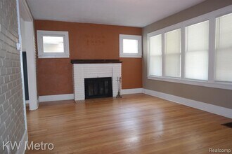 900 Harvard Rd in Berkley, MI - Building Photo - Building Photo