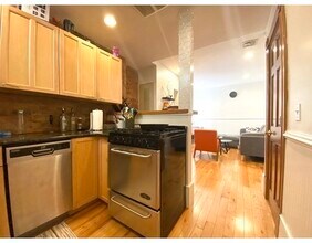 9 Revere St-Unit -8 in Boston, MA - Building Photo - Building Photo