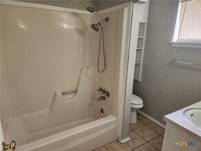 1802 Avenue H  A Ave in Temple, TX - Building Photo - Building Photo