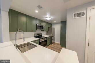 9377 Chadburn Pl in Gaithersburg, MD - Building Photo - Building Photo