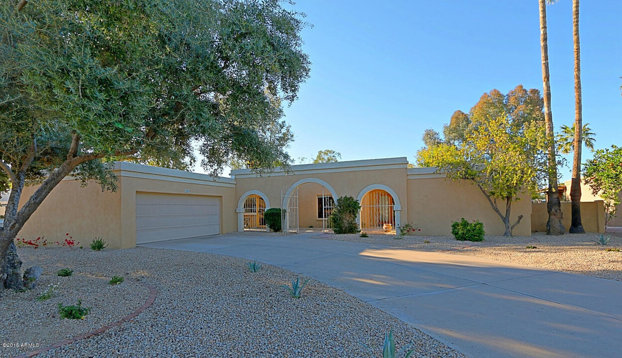 7974 E Vía Campo in Scottsdale, AZ - Foto de edificio