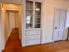 123 Center St, Unit 123 in Manchester, CT - Foto de edificio - Building Photo