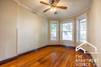 1631 N Mozart St, Unit #1 in Chicago, IL - Foto de edificio - Building Photo