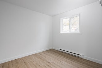 530-532 Nadeau Rue in Mont-St-Hilaire, QC - Building Photo - Building Photo