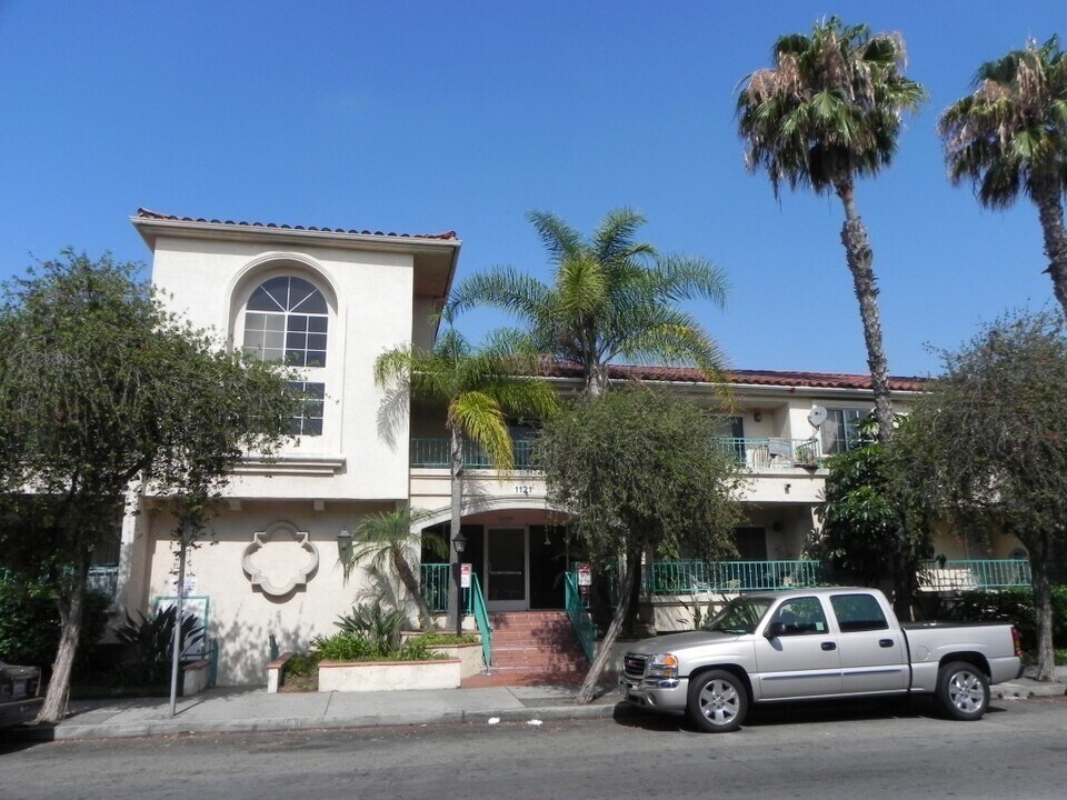 1121 Obispo Ave in Long Beach, CA - Building Photo