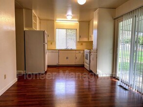 208 Hawthorne St in Sutherlin, OR - Building Photo - Building Photo