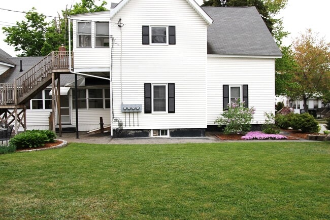 91 Sagamore St, Unit First Floor in Manchester, NH - Foto de edificio - Building Photo