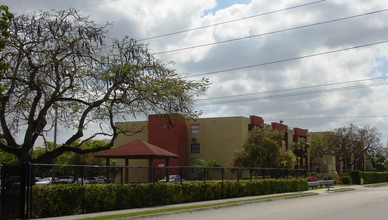 Cutler Meadows Glen Apartments in Miami, FL - Building Photo - Building Photo