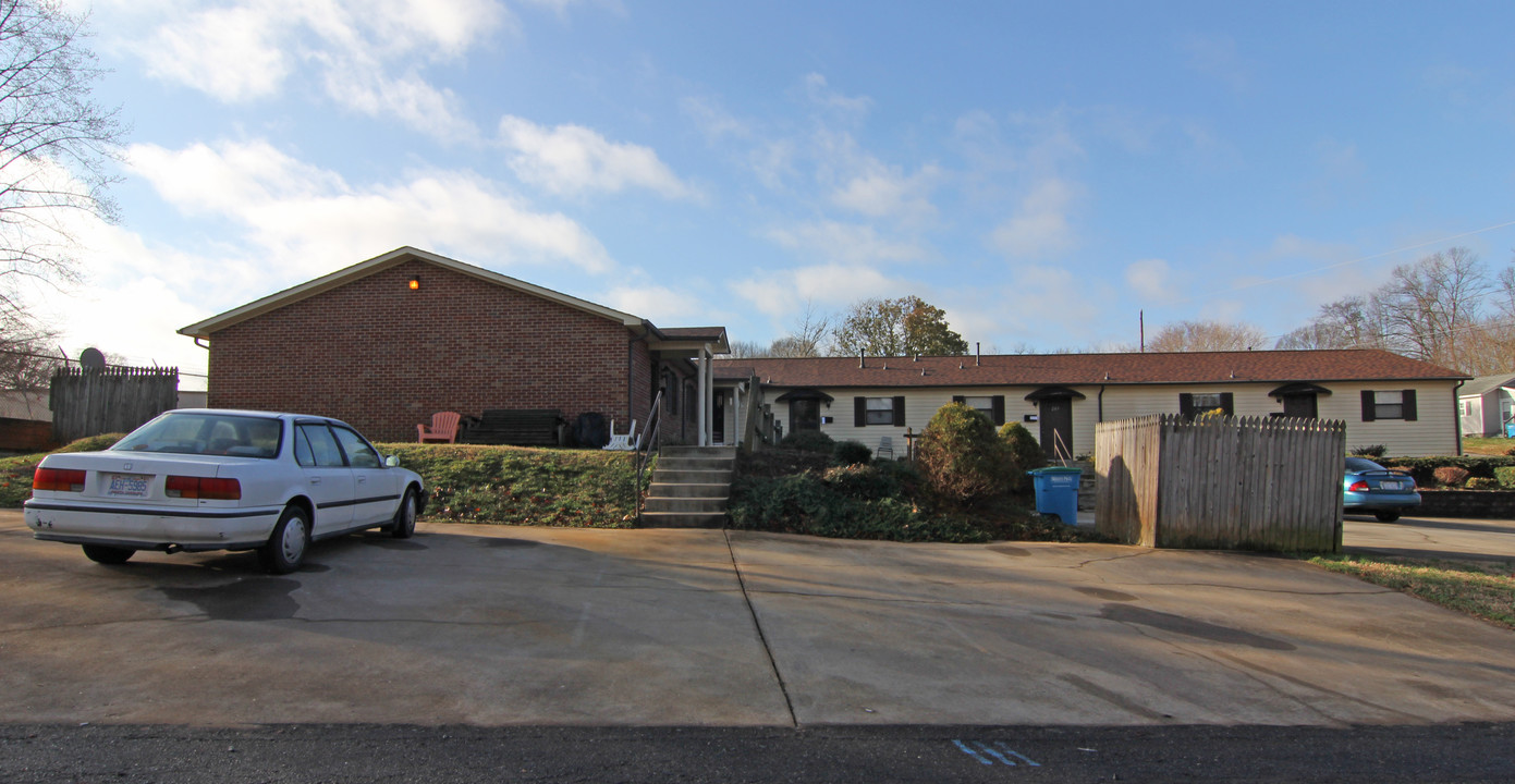 247 9th St in Belmont, NC - Building Photo