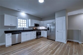 642 Stafford Ave in Bristol, CT - Building Photo - Building Photo