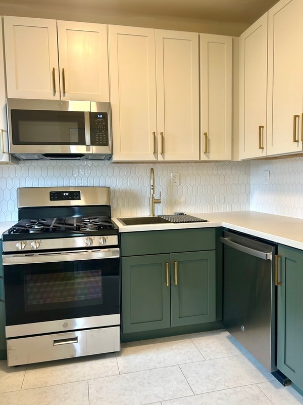 property at 2750 Broadway Ave