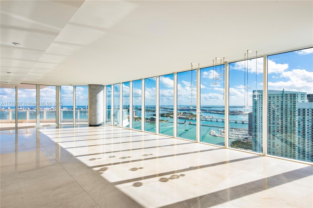 2020 N Bayshore Dr, Unit 4502 in Miami, FL - Foto de edificio