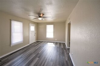 122 Perryman St in New Braunfels, TX - Building Photo - Building Photo
