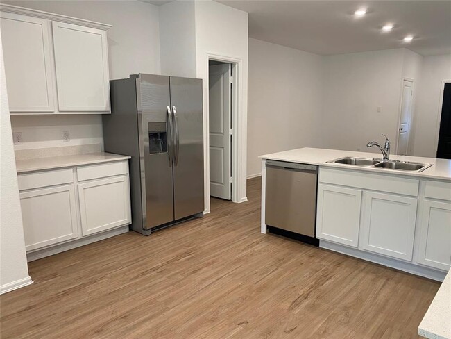 2010 Ballesteros St in Crosby, TX - Building Photo - Building Photo