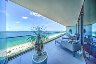 10203 Collins Ave in Bal Harbour, FL - Building Photo