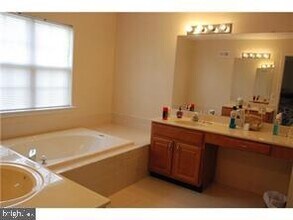 49 Heath Ct in Pennington, NJ - Building Photo - Building Photo