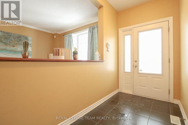 24 Portman Crescent in Ottawa, ON - Building Photo - Building Photo