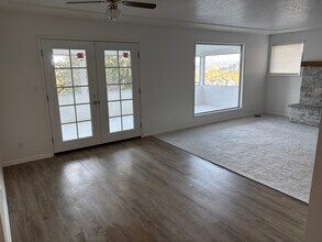 2145 Webb St in West Linn, OR - Building Photo - Building Photo