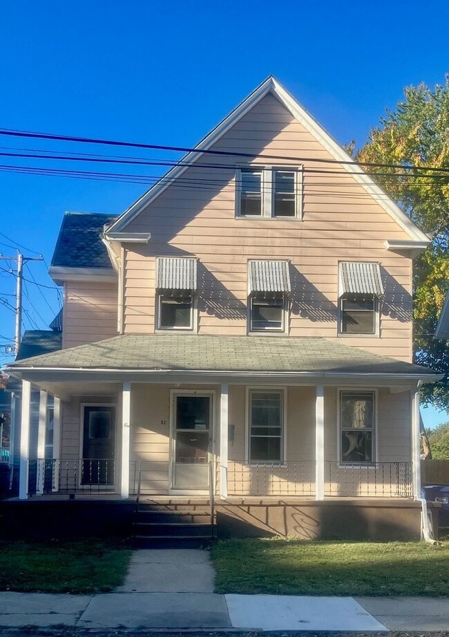 32 Crescent St