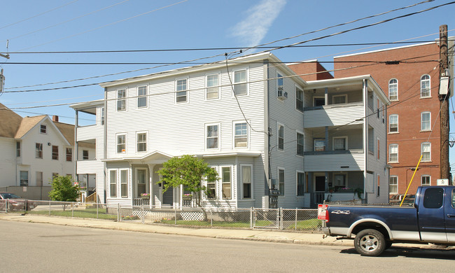 57 Walnut St in Nashua, NH - Building Photo - Building Photo