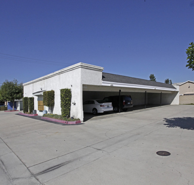 Silvertree Terrace in Garden Grove, CA - Foto de edificio - Building Photo