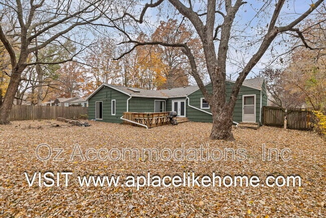 6535 Melrose Ln in Shawnee, KS - Building Photo - Building Photo