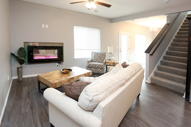 Fox Run Townhomes in Mankato, MN - Building Photo - Interior Photo