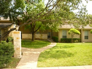 210 Lido St in Lakeway, TX - Building Photo - Building Photo
