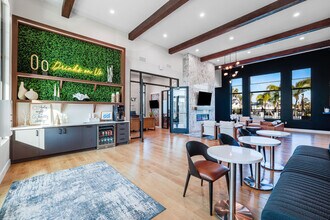 Yardly Ellenton in Palmetto, FL - Foto de edificio - Building Photo