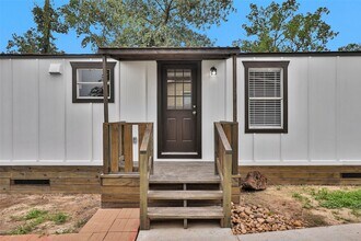 84 Ridgeway Dr in Conroe, TX - Building Photo - Building Photo