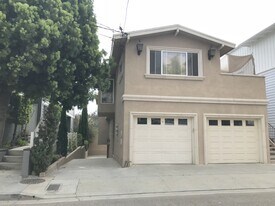 1126 Cypress Ave, Unit 2 in Hermosa Beach, CA - Building Photo