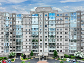 Blue Ridge at Lansdowne Woods Condominium in Leesburg, VA - Building Photo - Building Photo