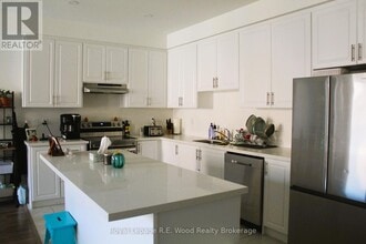 8 Beretta St in Tillsonburg, ON - Building Photo - Building Photo