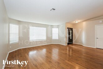 5227 Southern Cypress Ct in North Las Vegas, NV - Foto de edificio - Building Photo