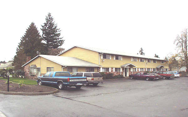 1432 E Main St in Hillsboro, OR - Building Photo