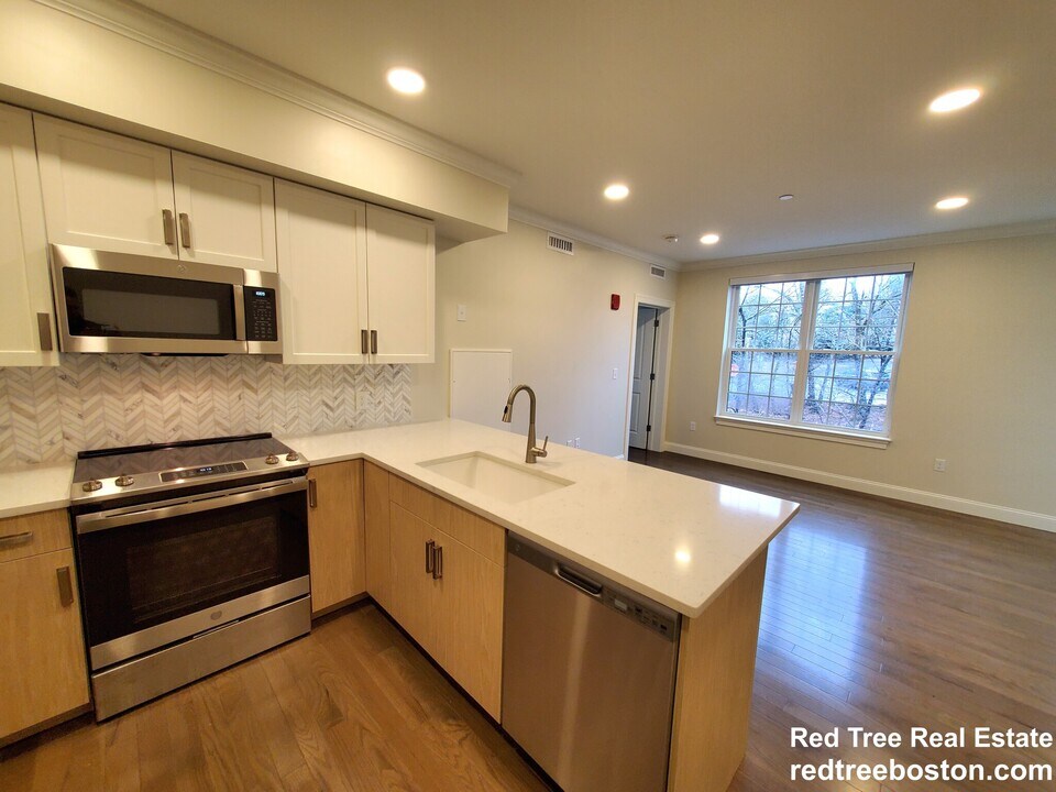 39 Herrick Rd, Unit 202 in Newton, MA - Building Photo