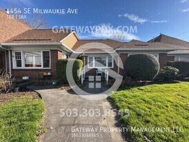 4454 SE Milwaukie Ave in Portland, OR - Building Photo
