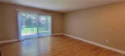 155 Penn Common in Milford, CT - Building Photo - Building Photo