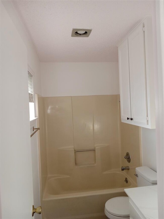 12900 Hymeadow Dr in Austin, TX - Building Photo - Building Photo