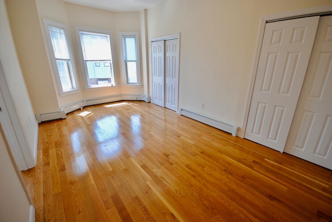 154 Bennington St, Unit 3 in Boston, MA - Building Photo