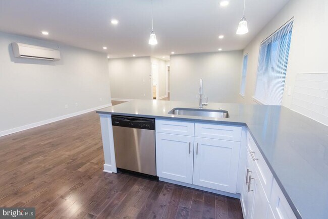 1228-32 W College Ave