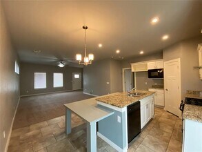 809 Lakeview Dr in Moore, OK - Building Photo - Building Photo
