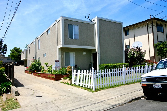 415 N Claremont St in San Mateo, CA - Foto de edificio - Building Photo