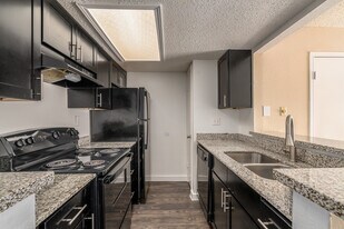 High Point Village in Austin, TX - Building Photo