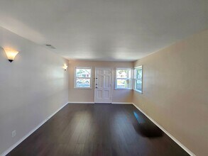 1230 N Reese Pl in Burbank, CA - Building Photo - Building Photo