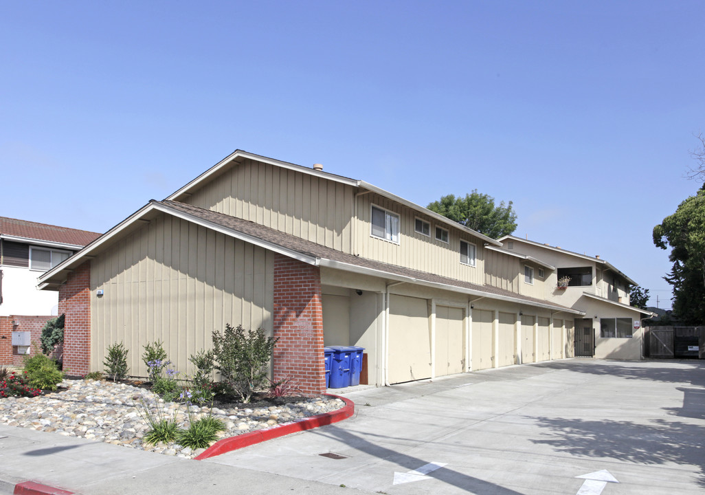 Fairway in San Leandro, CA - Building Photo