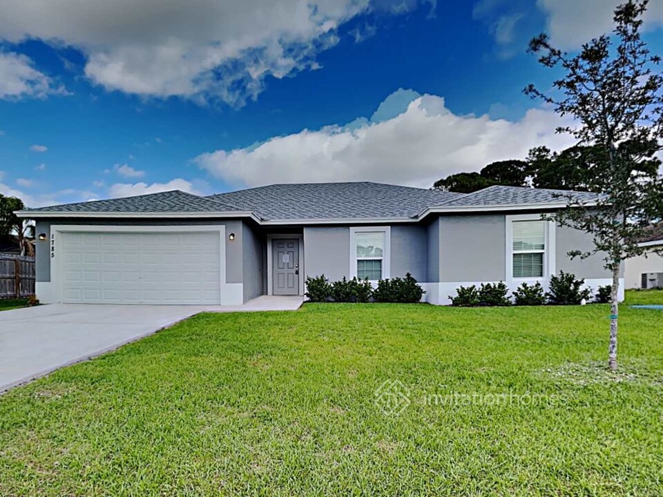 1785 SW Haylake Ave in Port St. Lucie, FL - Building Photo