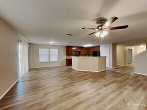 528 Shell St in Cedar Hill, TX - Foto de edificio - Building Photo